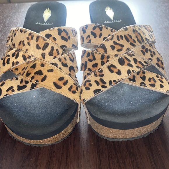 VOLATILE Shoes Women’s Size 9 Volatile Mayfield Leopard Print Calf Hair Wedge - Picture 5 of 9